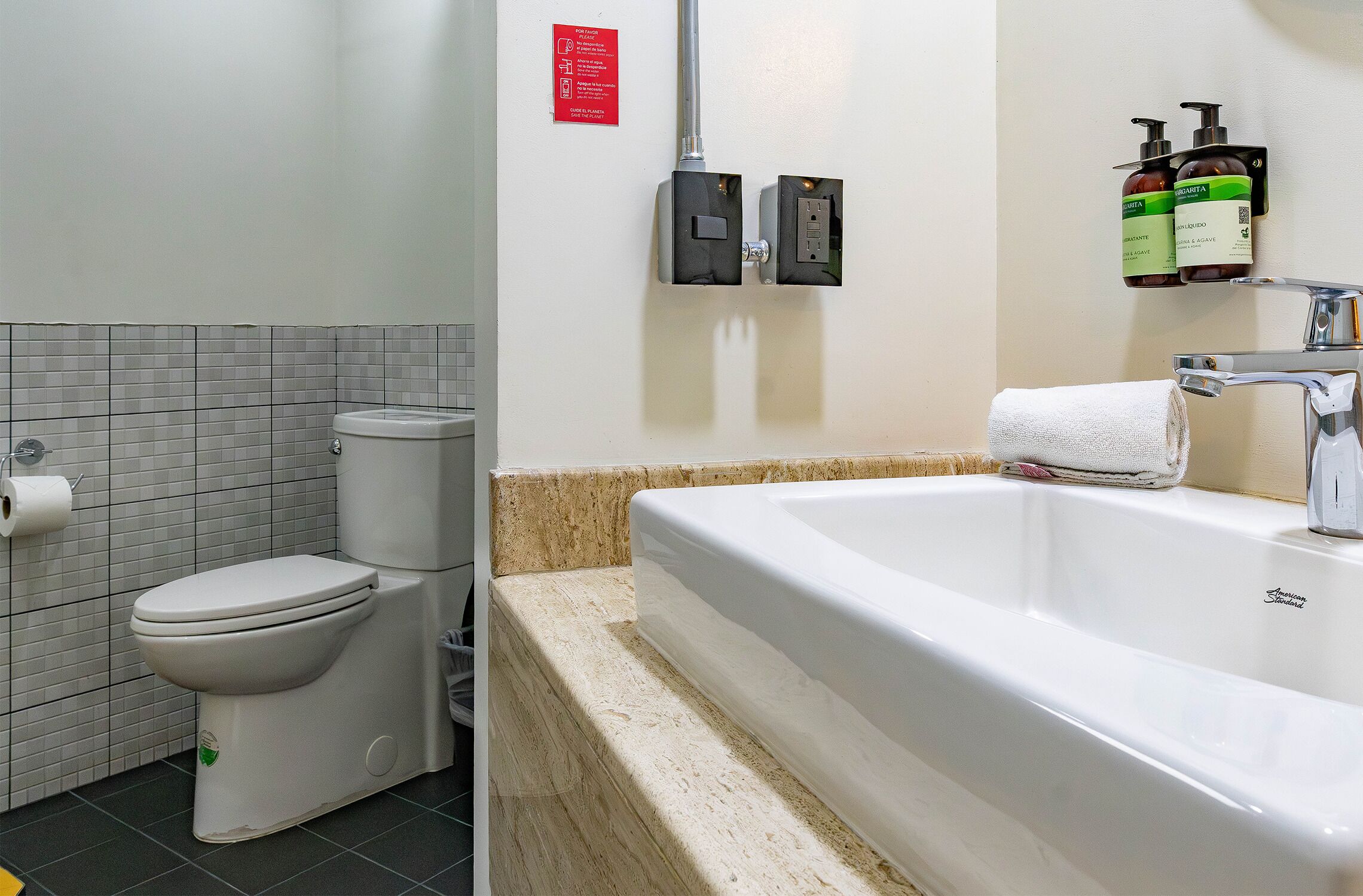 Photo - Hotel Estancias VIVE MX Cuauhtemoc, Trademark by Wyndham