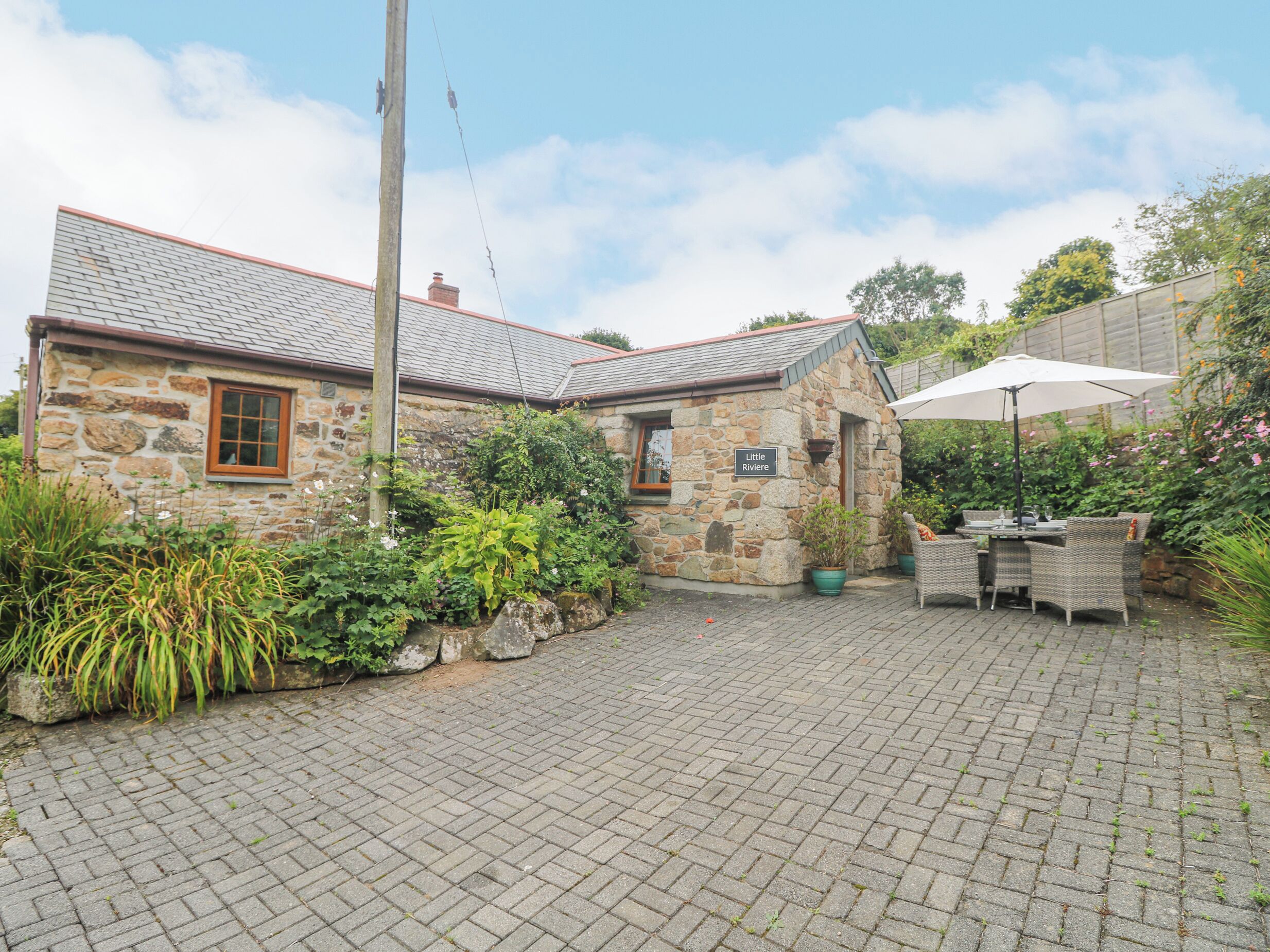 Cottage | Outdoor dining