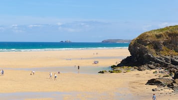 بالقرب من الشاطئ