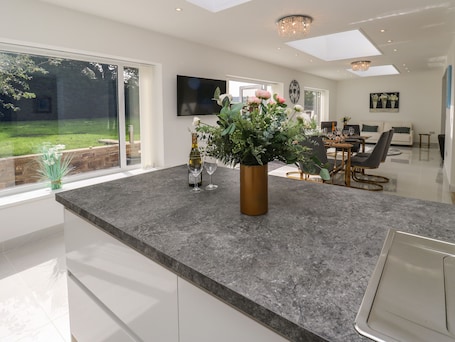 Refrigerador, lavavajillas, tetera/pava eléctrica, tostadora. Copper Coin