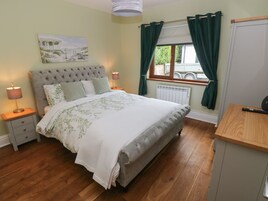 1 bedroom, individually decorated, individually furnished, free WiFi