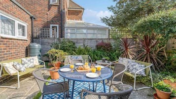 House | Outdoor dining