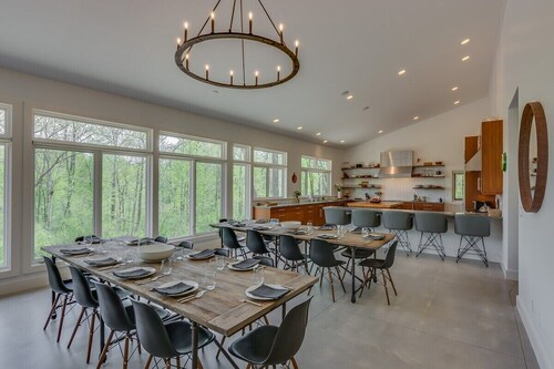 Modern Country Home with Pool, Hot Tubs & Fire Pit - close to wineries & beach