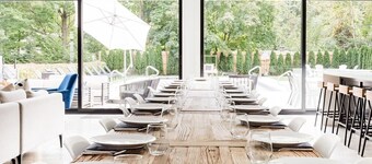 Sprawling Modern Home with Chef's Kitchen, Pool & Hot Tubs - walk to the beach!