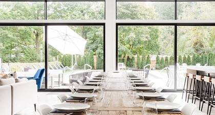 Sprawling Modern Home with Chef's Kitchen, Pool & Hot Tubs - walk to the beach!