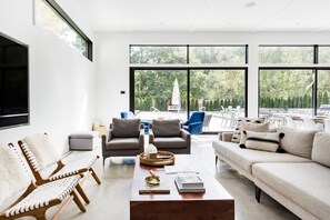 Smart TV, books, offices