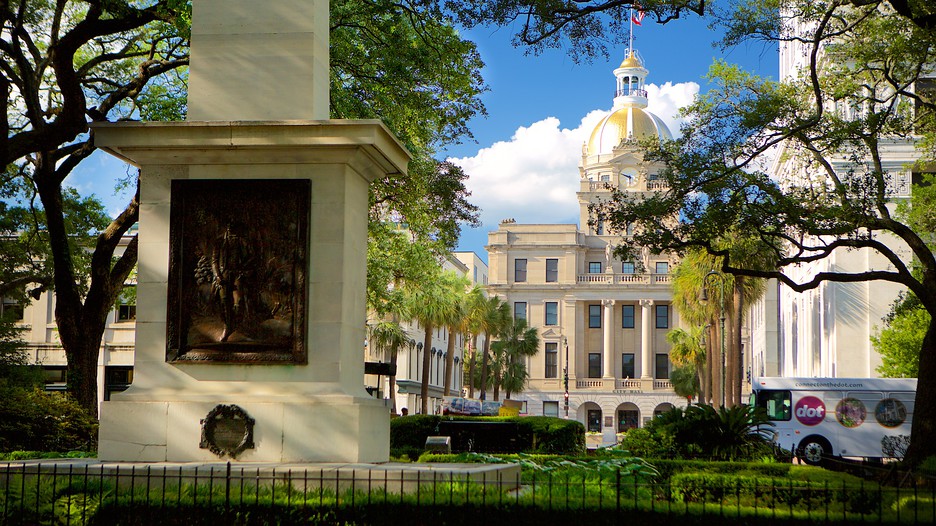 Johnson Square in Savannah, Expedia.ca