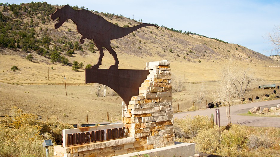 dinosaur with ridge on head