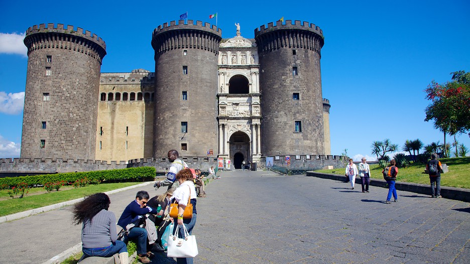 Piazza del Municipio in Naples, Expedia