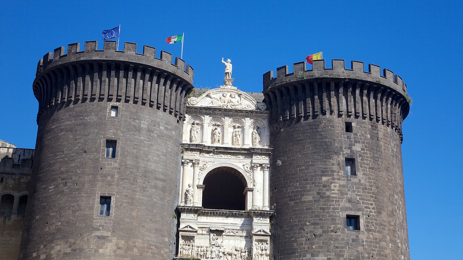 Piazza del Municipio in Naples, Expedia