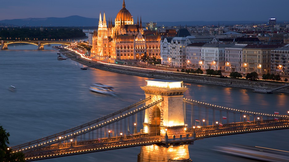Szechenyi Chain Bridge Budapest, Attraction