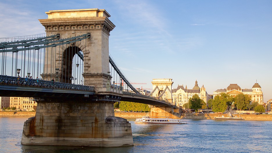 Szechenyi Chain Bridge in Budapest, | Expedia