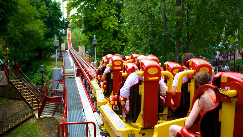 1 FREE Hersheypark Ticket The Hotel Hershey is an official Resort of Hersheypark, offering exclusive access to our spa, golf courses and Hersheypark. If you are looking for a resort in Hershey, PA, look no further.