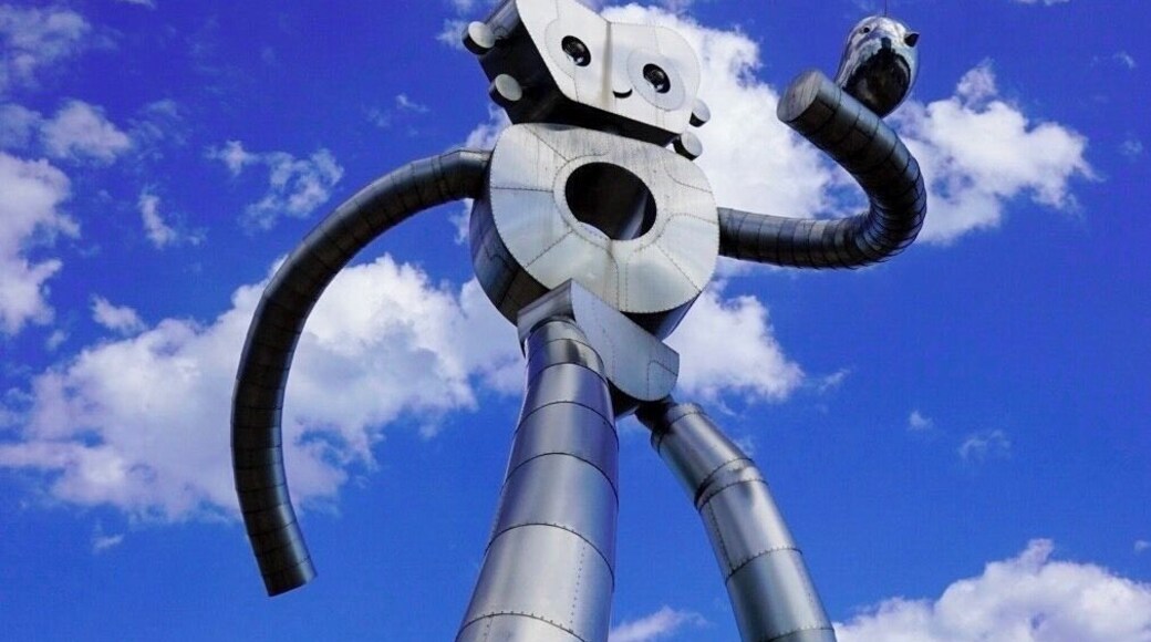 A must see when visiting Dallas. Located at Good Latimer and Swiss Avenue, is 38’ Traveling Man “Walking Tall.” The Traveling Man towers over Deep Ellum, and he's in the middle of taking big strides with a smile on his face, a bird on his arm and a hole in the middle of his chest.