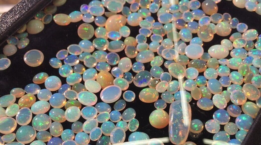 The Dallas Market Hall hosts the Intergem Jewel & Gem Show once every six months. This store had beautiful precious and semi precious stones. I love love Opal!!!!
#localgem