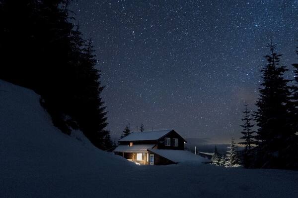 My inauguration coverage at Copper Creek Hut in Ashford Washington.
The Copper Creek Hut is a backcountry retreat run by the Mount Tahoma Trails Association. Their cabins and trail systems are a real treat for people wanting to get out of the city and experience the mountains. Plus, the views are insane!
#Rainier #backcountry #Washington #PNW #cabin #WinterWonder #stars