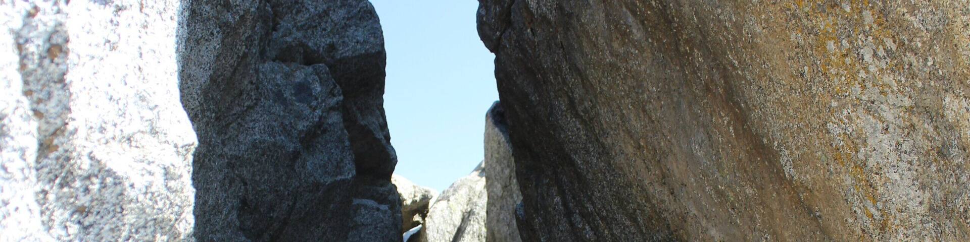 Mono Rock Trail, leading to the top of Mono Rock at Sequoia National Park.