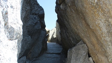 Mono Rock Trail, leading to the top of Mono Rock at Sequoia National Park.