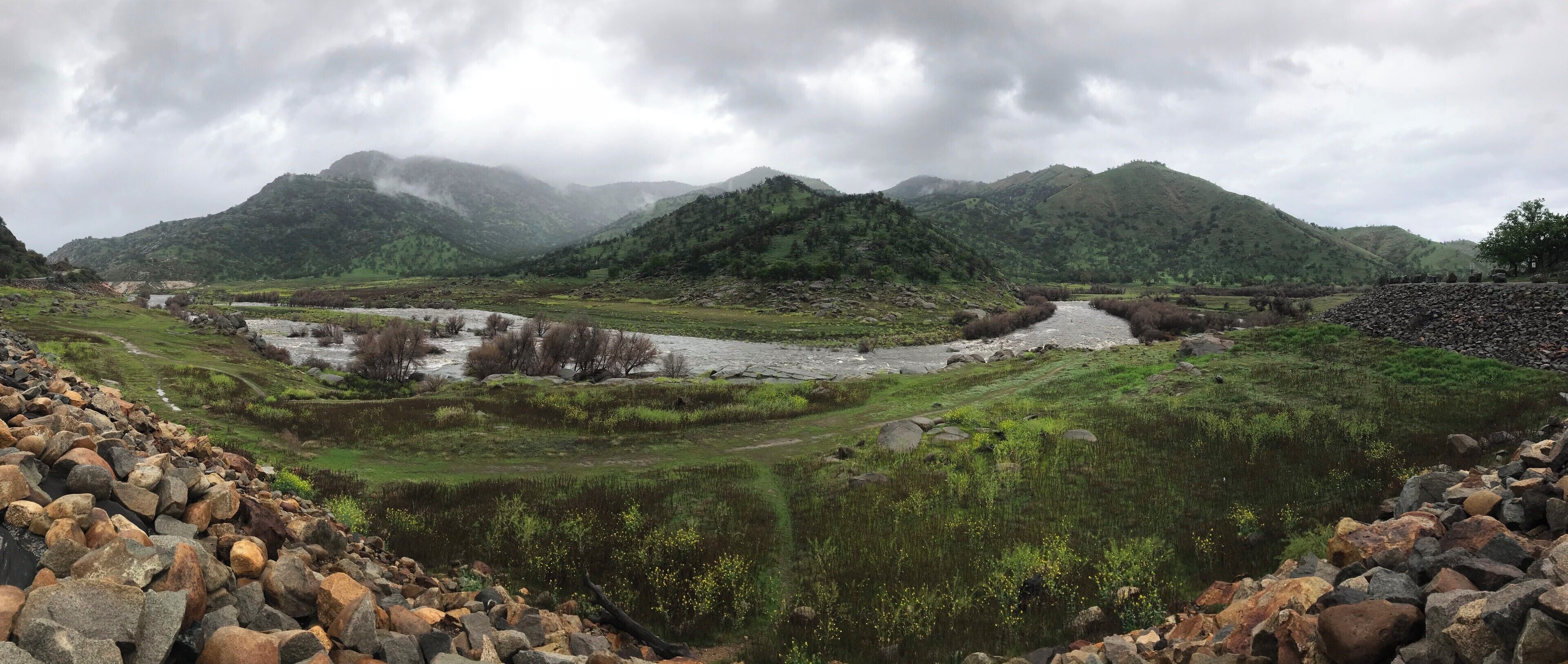 When visiting Sequoia National Park, do not miss the opportunity to enjoy the drive into Three Rivers, CA. It's a charming town outside the national park gates and a great place to stay if you're exploring Sequoia and/or Kings Canyon area. #California #Sequoia #NationalPark