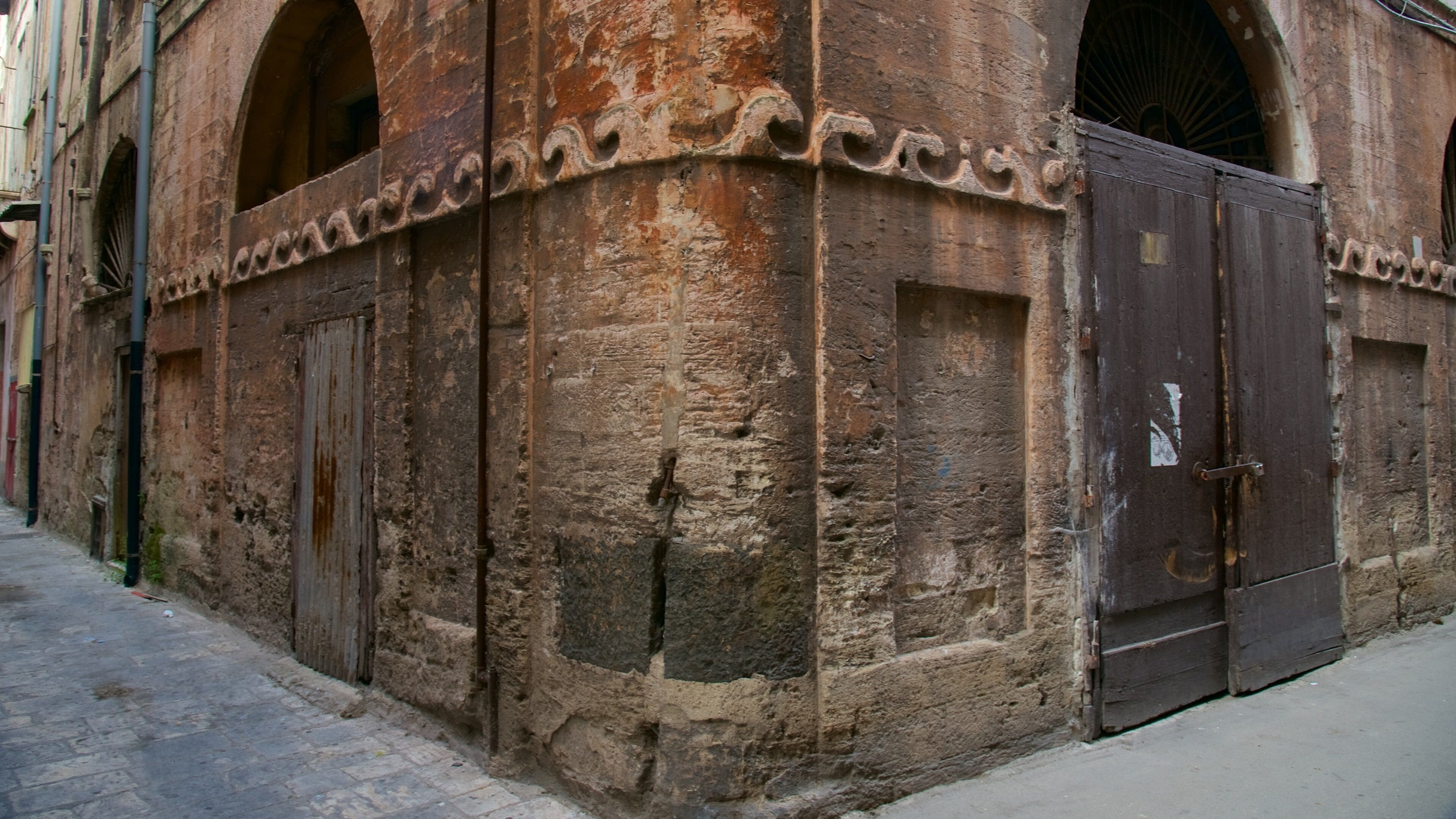 Taranto som inkluderer historisk arkitektur