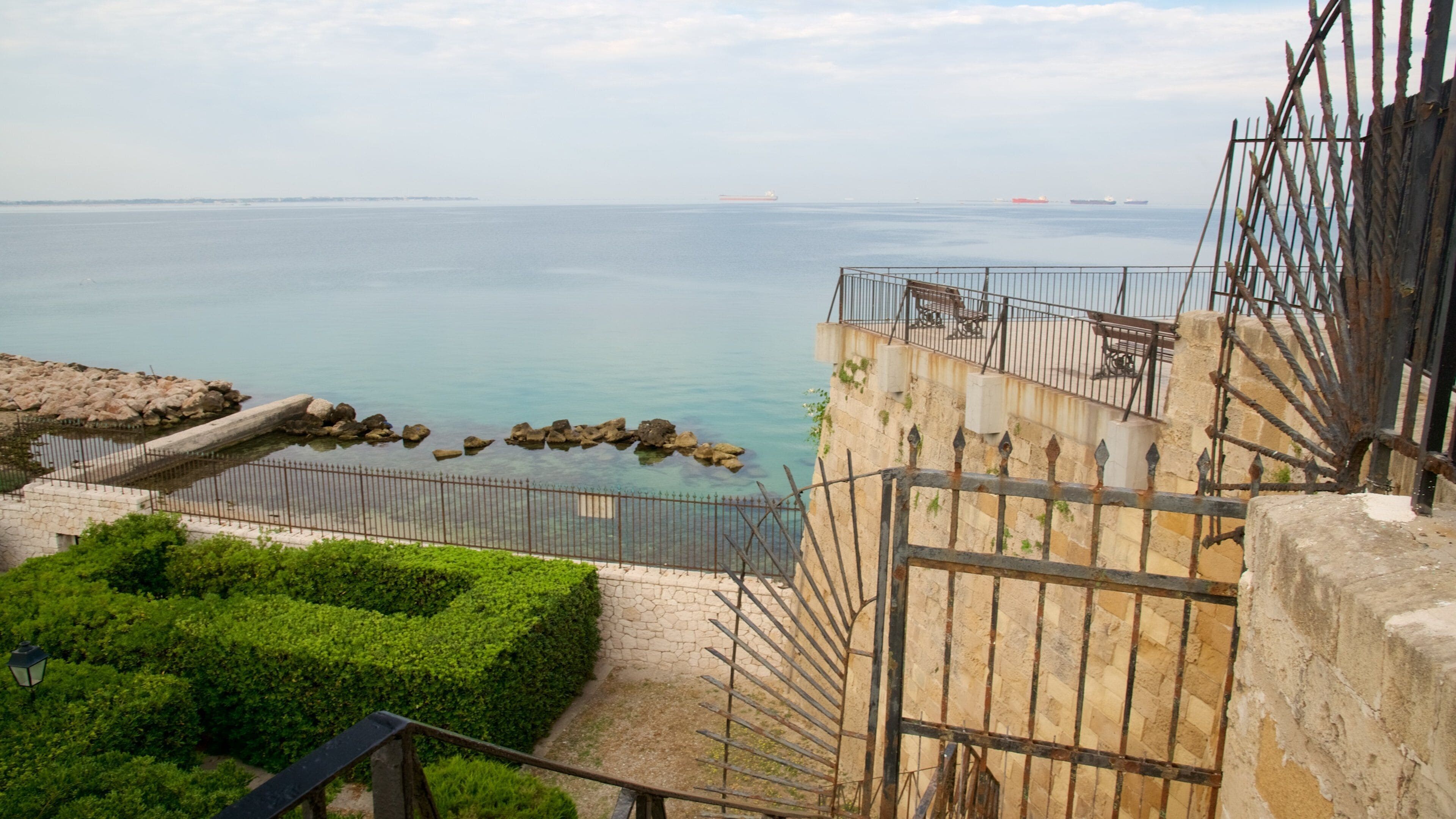 Taranto which includes general coastal views and heritage architecture