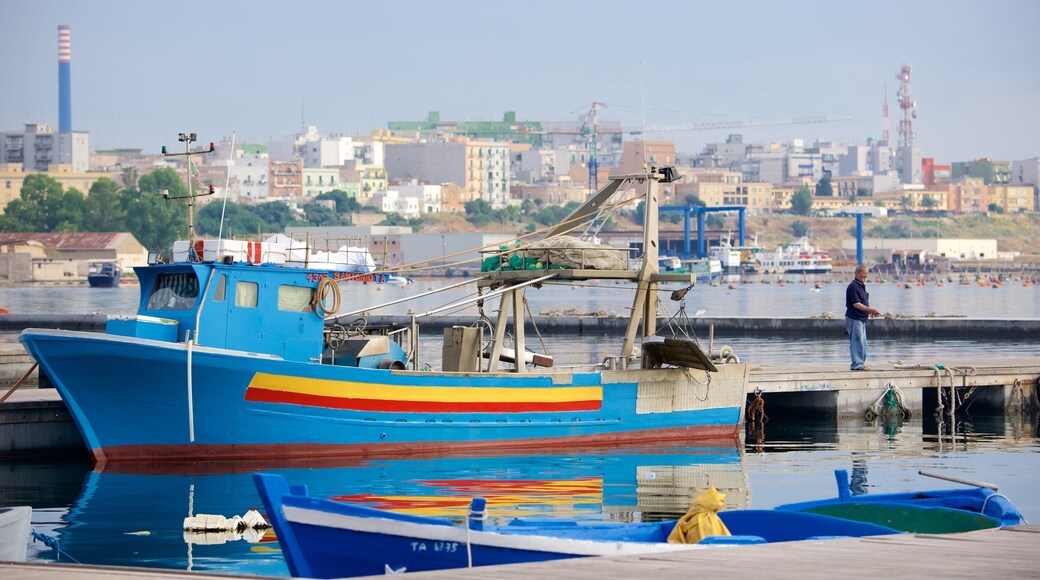 Taranto fasiliteter samt marina