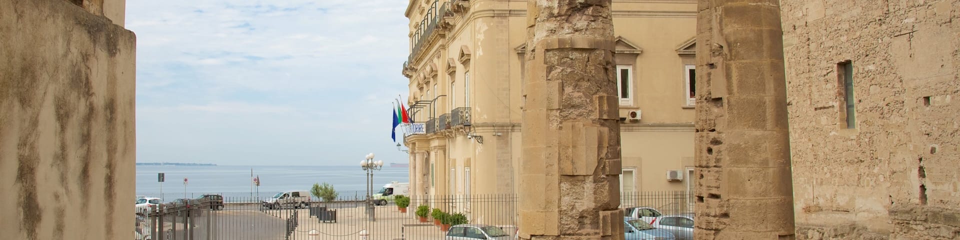 Taranto which includes building ruins and heritage architecture