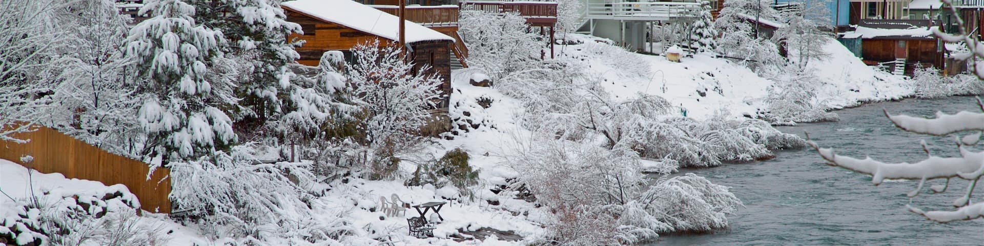 Truckee showing snow, a river or creek and a small town or village