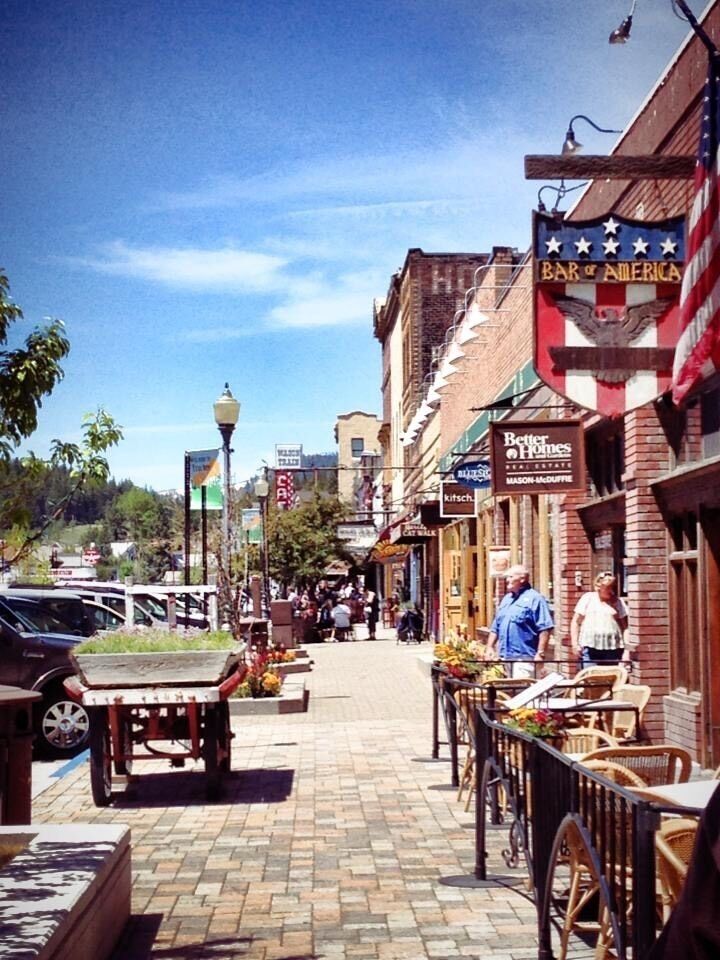 #OnTheRoad from Reno to Lake Tahoe, it felt like we stepped back in time at this charming little one horse town. Stopped for a coffee and a look around the free Truckee Railroad Museum! Lots of shops and restaurants to choose from. 
#OnTheRoad #Truckee #California #RoadTrip #summer