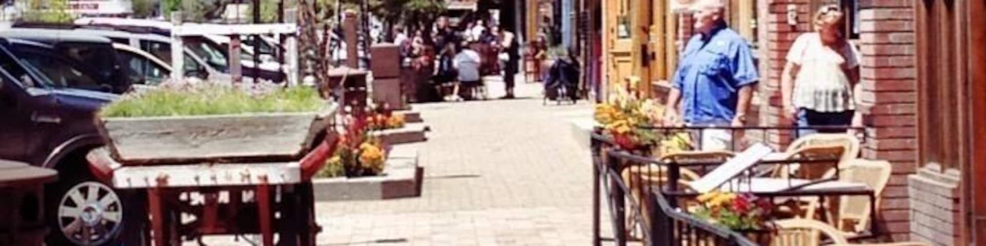 #OnTheRoad from Reno to Lake Tahoe, it felt like we stepped back in time at this charming little one horse town. Stopped for a coffee and a look around the free Truckee Railroad Museum! Lots of shops and restaurants to choose from.
#OnTheRoad #Truckee #California #RoadTrip #summer