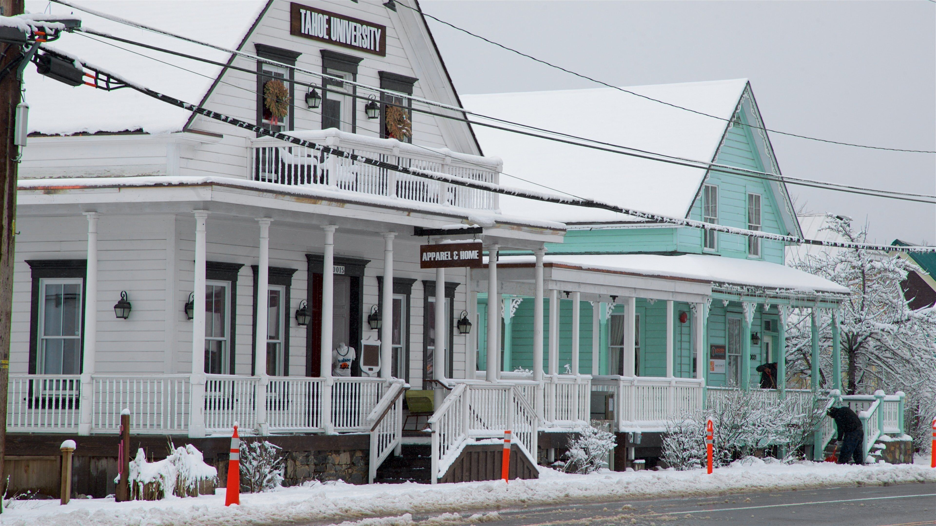 Truckee which includes a house and snow