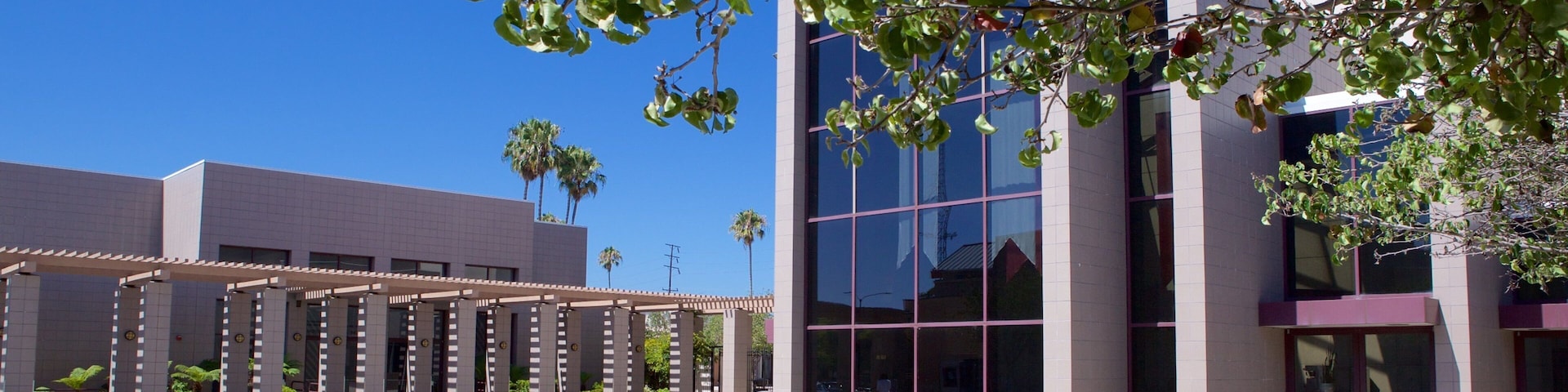 ทอร์รันซ์ ซึ่งรวมถึง สถาปัตยกรรมสมัยใหม่