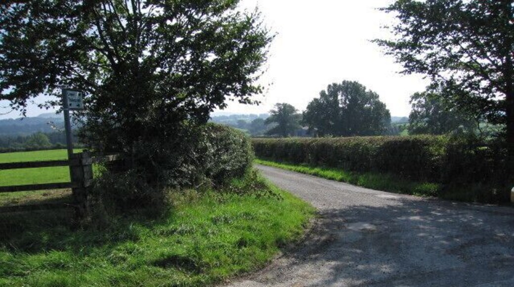 To the farm Junction with a dead end lane that runs roughly alongside the eastern side of the square.