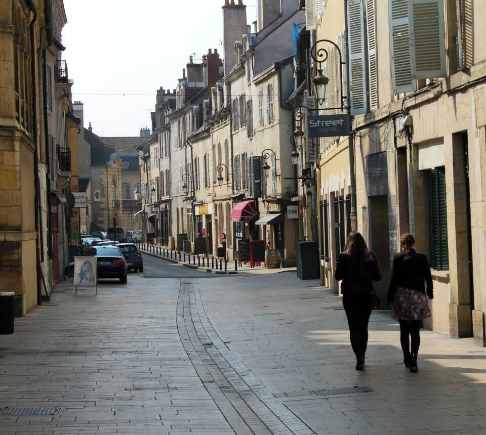 Early evening strolls with your best friend in a gorgeous city can't be beat. 