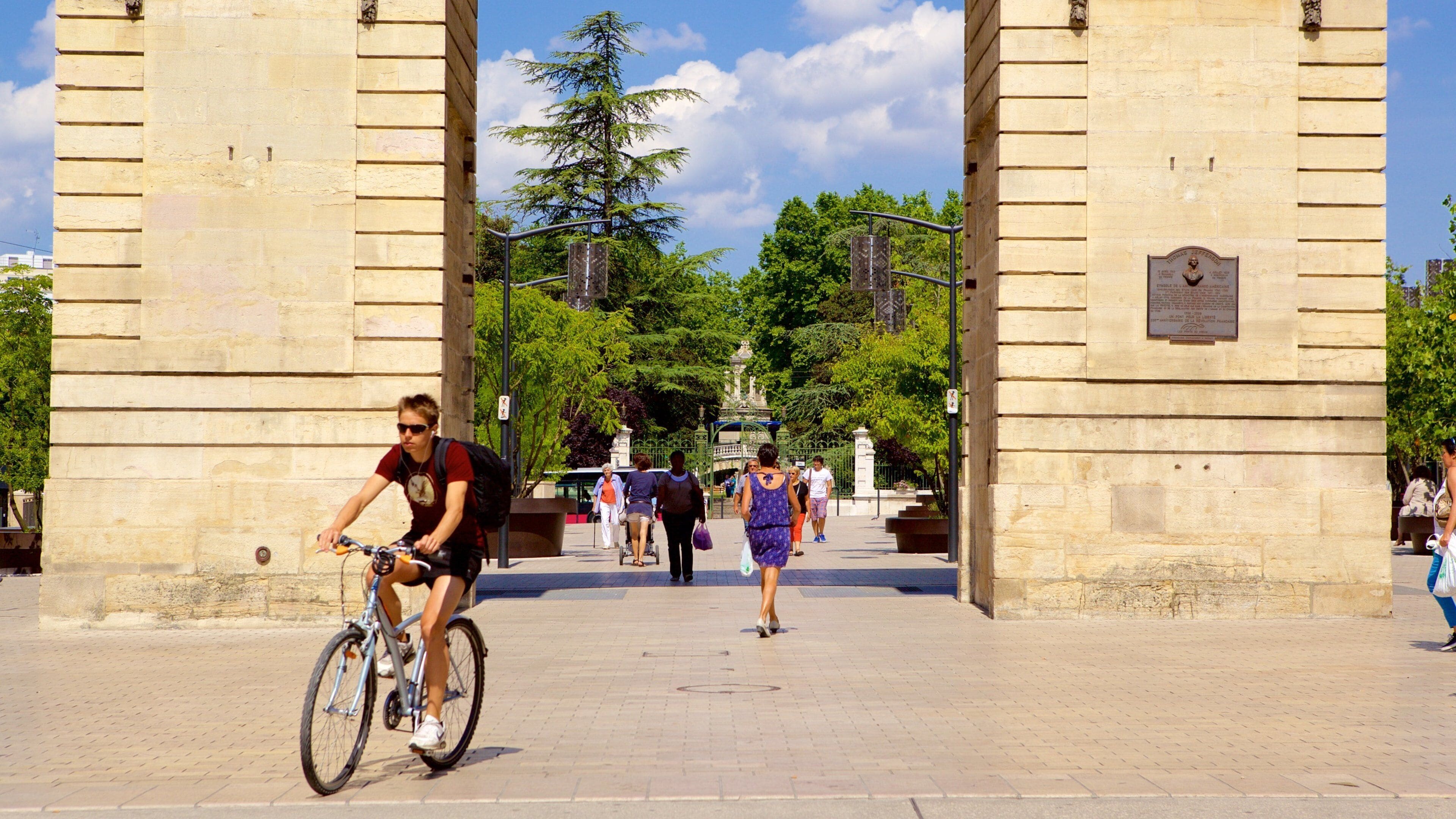 Dijon fasiliteter samt sykling, torg eller plass og monument