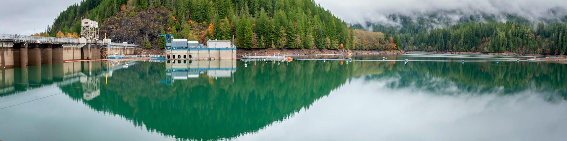 Baker Lake Dam Spanning the Baker River in Northern Washington State. Construction of the dam was finished in 1959 by Puget Sound Energy as part of a power generating scheme.