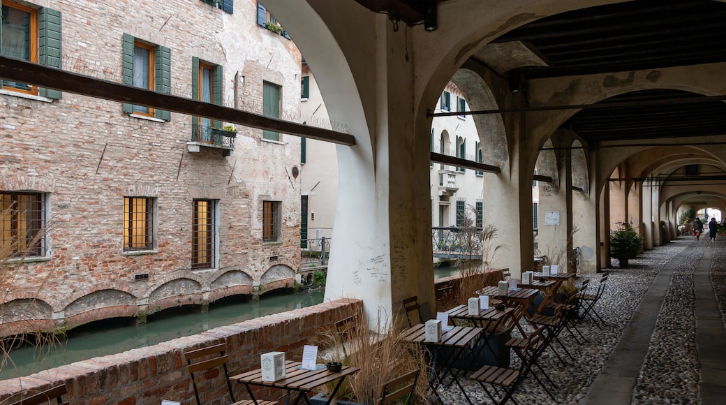 the arcades along the Buranelli canal in the historic center of Treviso