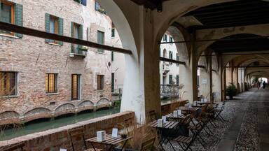 the arcades along the Buranelli canal in the historic center of Treviso
