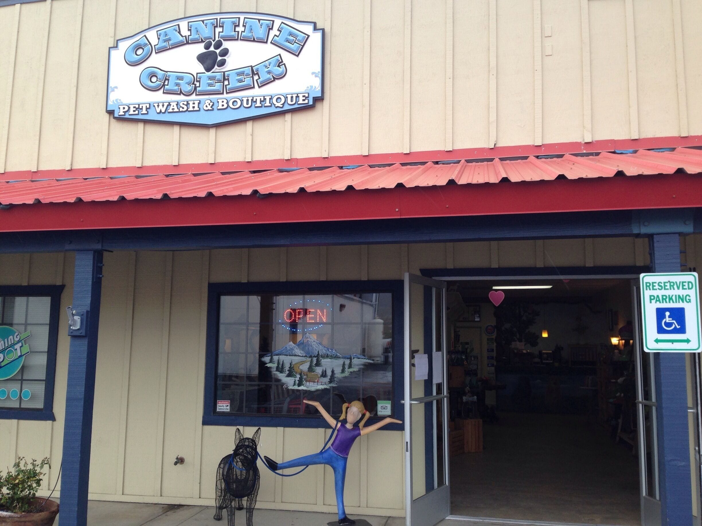 Nice boutique to visit. Amazing pet products, toys and treats.  