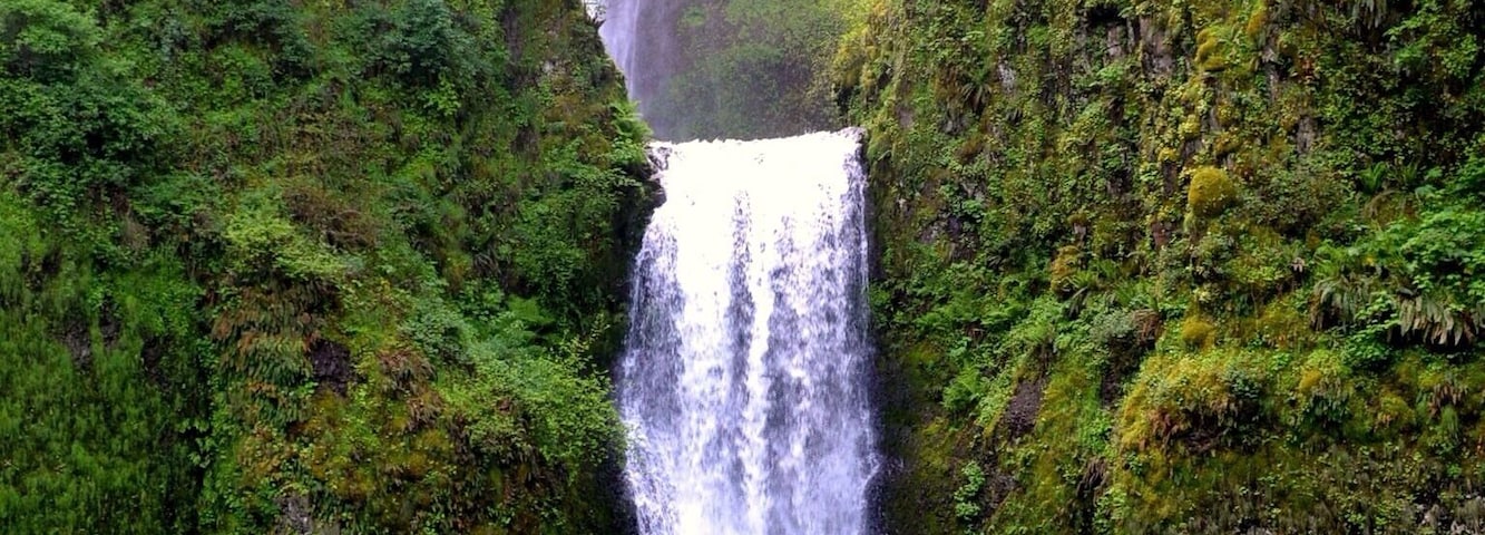 One of the tallest waterfalls in the US in the Columbia River Gorge.
#waterlust