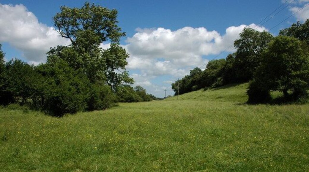 Dry valley near Doughton Dry valley running parallel with Wormwell Lane near Doughton.