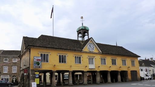 Tetbury Market House, built in 1655, is a fine example of a Cotswold pillared market house and is still in use as a meeting place and market.
#InStone #OnTheRoad