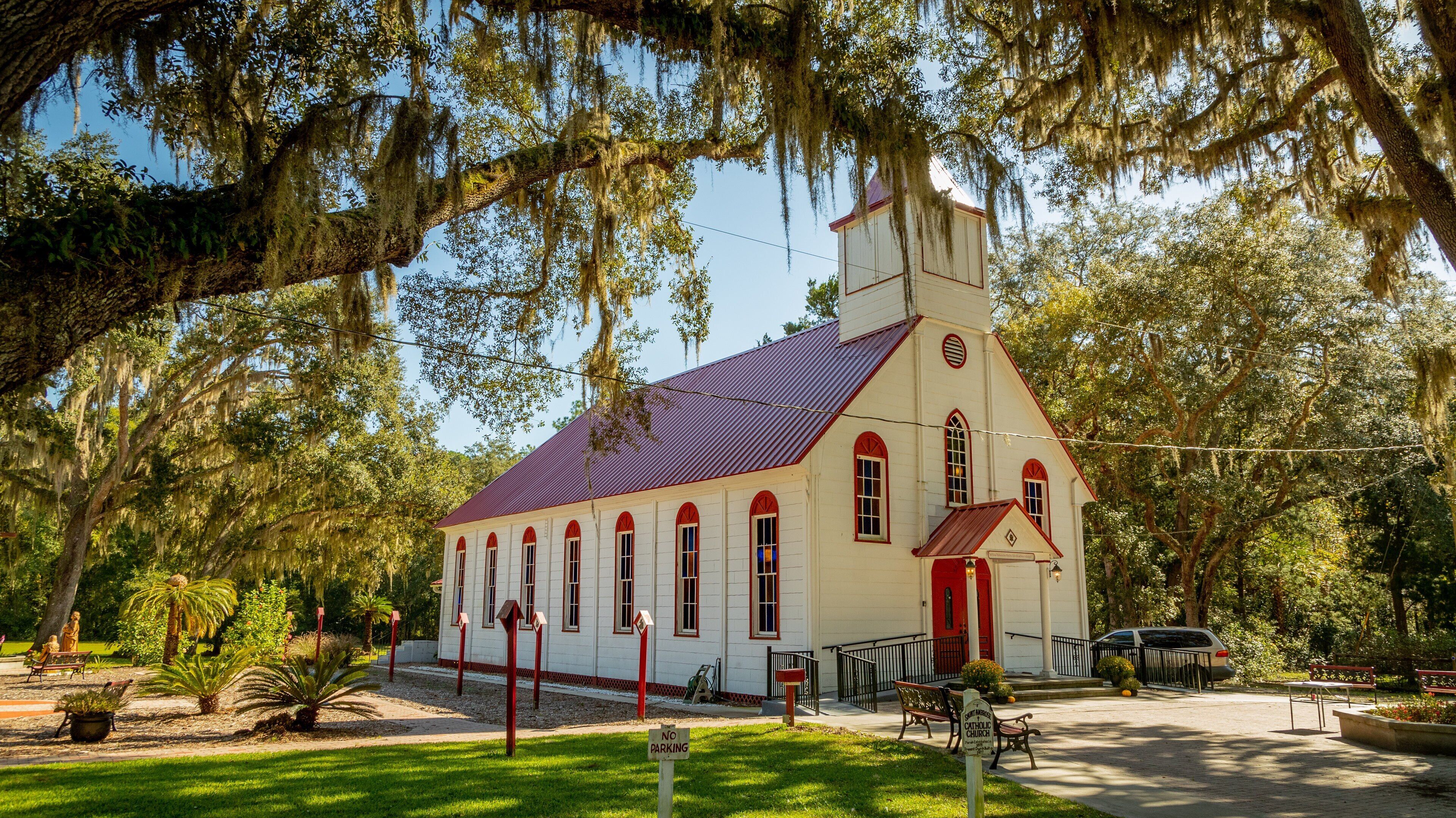 Elkton featuring a church or cathedral