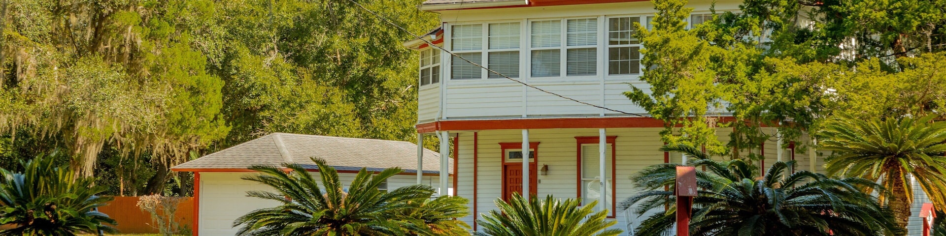 Elkton featuring a house