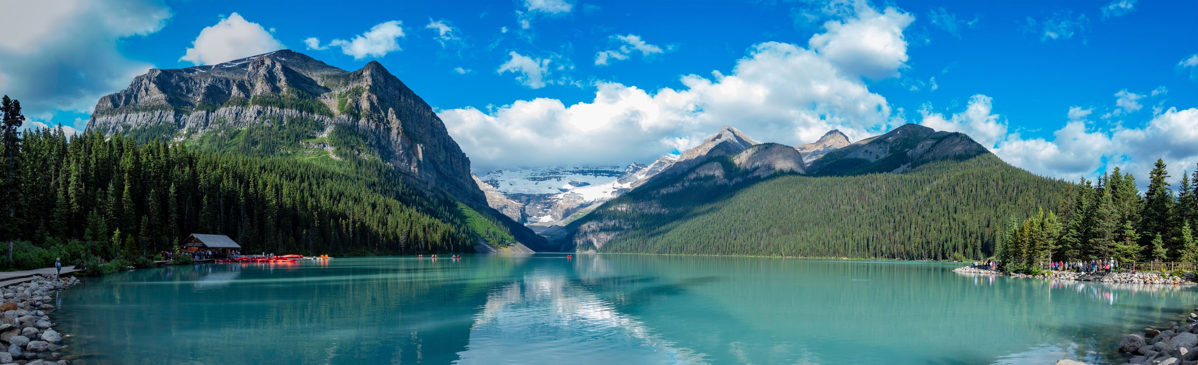 The beautiful  Lake Louise and mountains