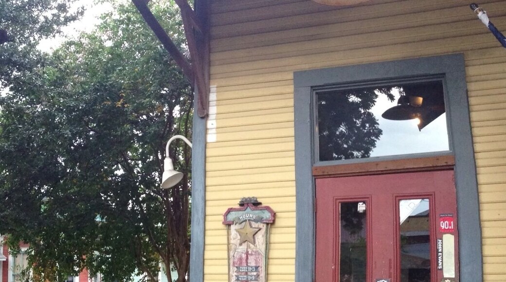 Puffabelly's restaurant. Spring, Texas. Good food, live entertainment.