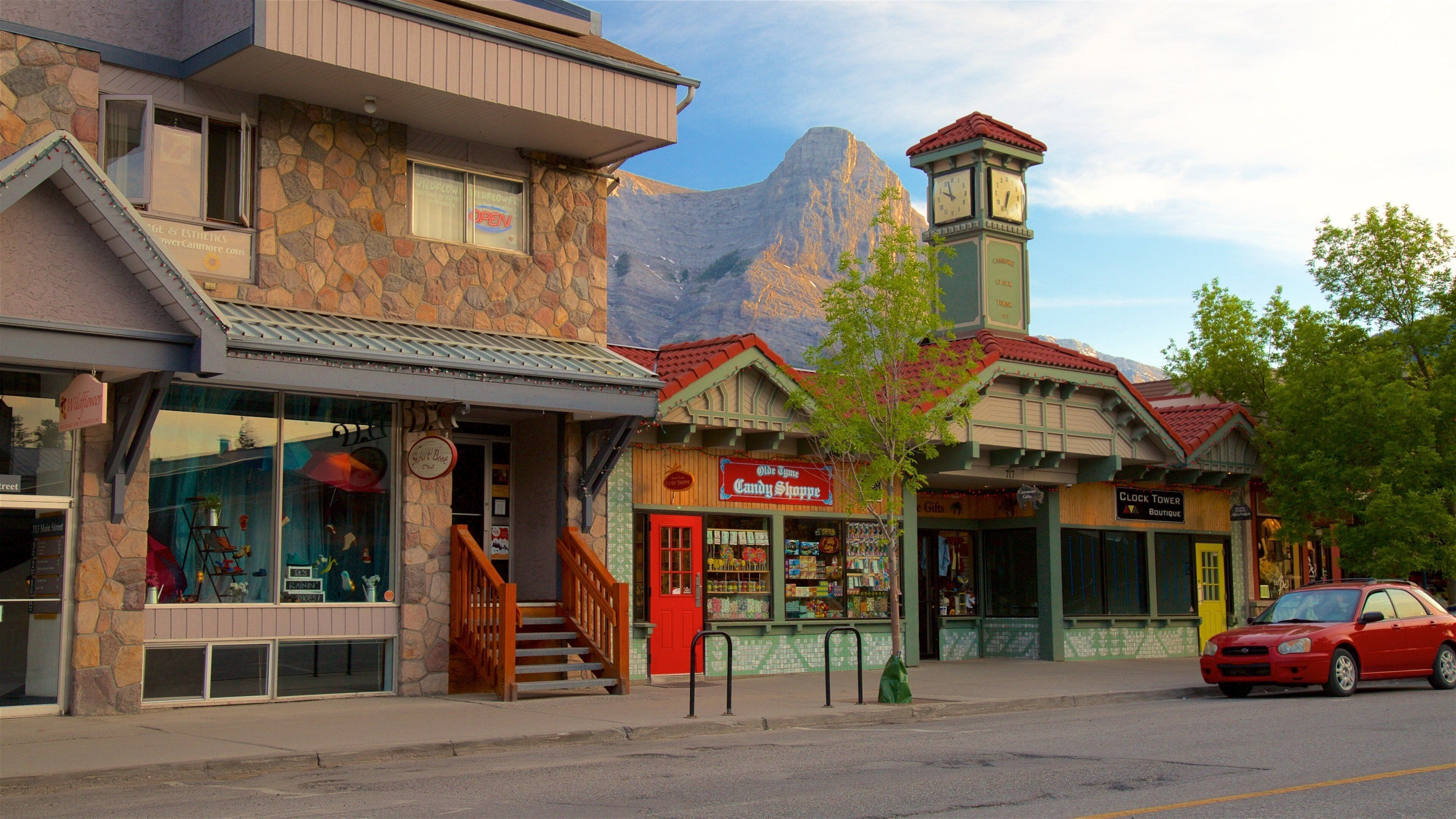 Canmore showing a small town or village