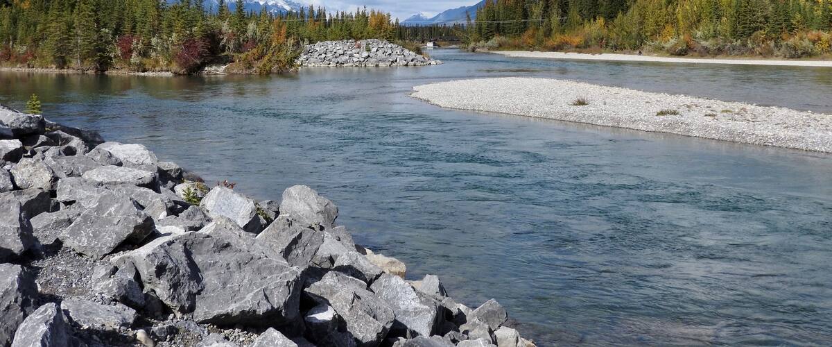 The Bow River at Canmore, Alberta.
#Golden
#GreatOutdoors Photo #Nature