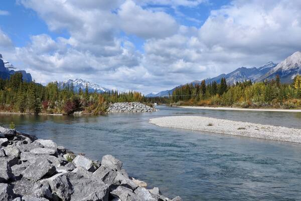 The Bow River at Canmore, Alberta.
#Golden
#GreatOutdoors Photo #Nature