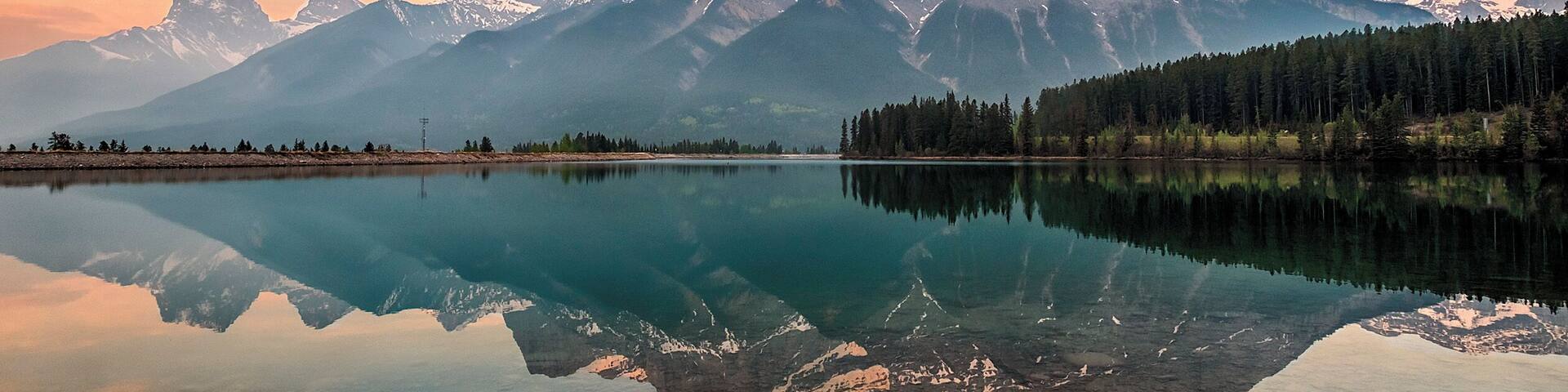 After spending a night in the car we woke up at 5am and walked a short distance to Quarry Lake and waited for the sun to rise and we were not disappointed